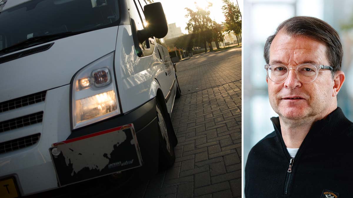 Montage av två bilder. En på en vit färdtjänstbuss och en på en man med snedlugg och glasögon